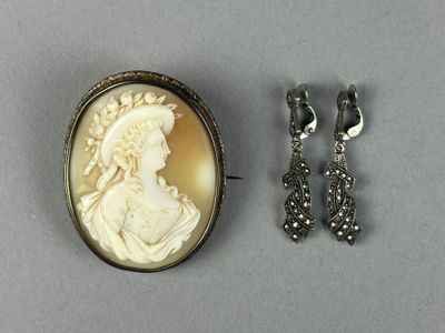 Lot comprenant une BROCHE en argent et paire de PENDANTS d'o… - Photo 1