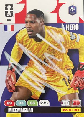 Le footballeur figure en couverture du magazine.