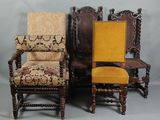 trois chaises avec un revêtement jaune, un revêtement jaune, un revêtement jaune, un revêtement jaune, un revêtement jaune, un revêtement jaune, un revêtement jaune, un revêtement jaune