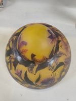 Une grande lampe de table en verre multicouche à fond jaune … (photo 3)