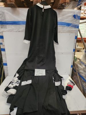 Lot de 66 robes marque La City, col blanc, articles neufs.