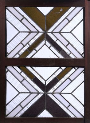 VERRIERE en verre imprimé, opalescent, représentant un décor…