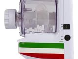 une image représentant un extracteur de jus orné d'une bande verte, rouge et blanche sur le côté