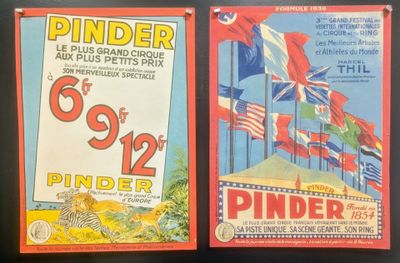 une paire d'affiches pour Pinder & Pinder, sur lesquelles figurent des drapeaux