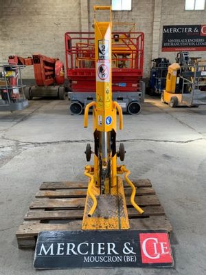 the fork is sitting on top of a pallet in a warehouse