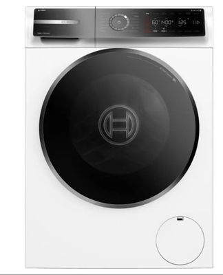 une machine à laver blanche, la porte ouverte, sur un fond blanc
