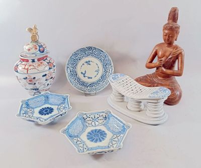many plates and bowls that are sitting on a table