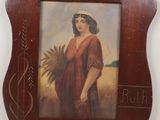 tableau représentant une femme en robe rouge tenant un bouquet de blé