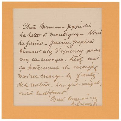 gros plan d'une feuille de papier sur laquelle on peut lire une écriture manuscrite