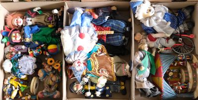 Sujets décoratifs figurant des clowns (trois cartons).