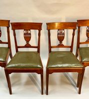 QUATORZE CHAISES en acajou, le dossier à décor de vases, gar…