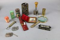 Lot comprenant TAMPON, LOUPE de bureau, NECESSAIRE de manucu…