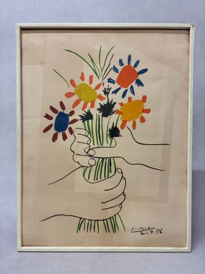 une image représentant un tableau où l'on voit une main tenant un bouquet de fleurs