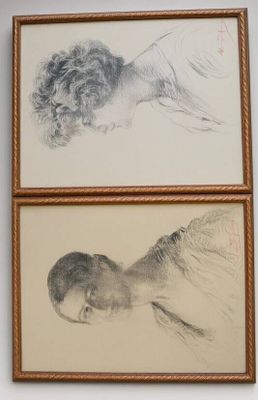deux dessins encadrés représentant une femme et un homme dans une pièce