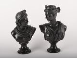 paire de bustes en marbre noir représentant une femme et un homme