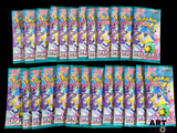 Six paquets de cartes à collectionner Pokémon sont disposés sur un fond noir