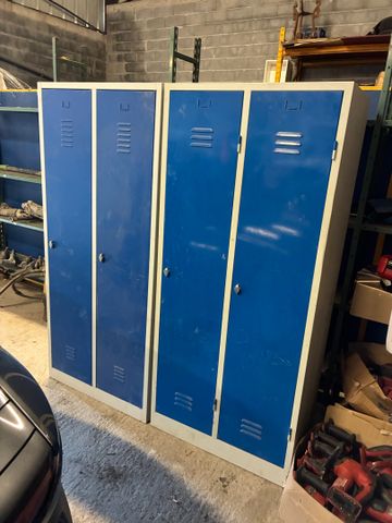 Deux vestiaires métalliques deux portes