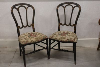 two chairs that are next to each other on the floor
