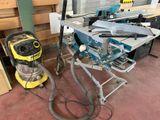 une photo représentant une scie circulaire à table et d'autres outils dans un atelier