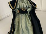 an image of a figurine of a man dressed in a crown and robe