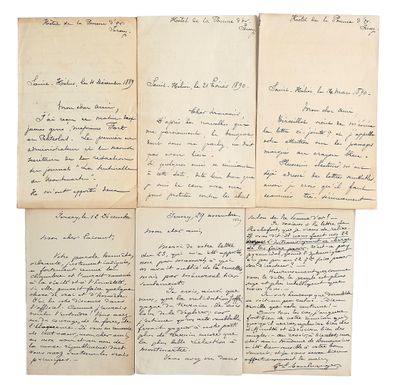 un ensemble de quatre lettres manuscrites sur une feuille de papier