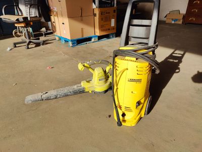 une machine jaune posée sur le sol