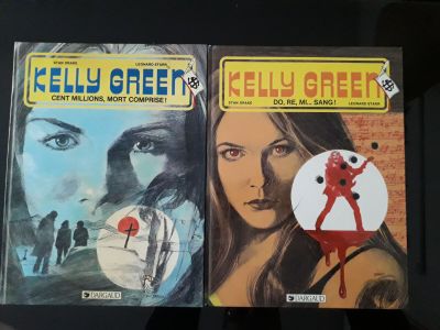 deux livres exposés sur une table