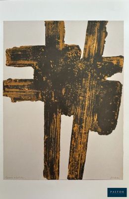 une photo d'une photo représentant une croix accrochée au mur