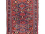 un tapis rouge et bleu à motifs losanges sur fond blanc