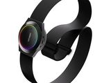 un gros plan d'une montre connectée avec un bracelet noir