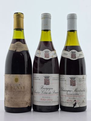 trois bouteilles de vin posées l'une à côté de l'autre sur une table