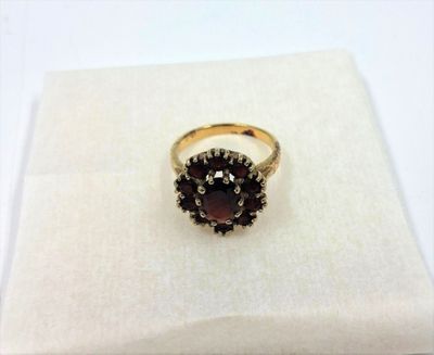 une image représentant une bague sertie d'une garnétite