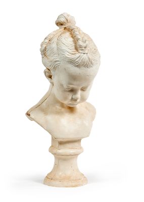 buste en marbre représentant un garçon avec un chignon sur la tête