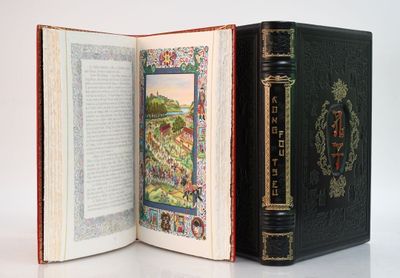 deux livres ouverts sur une surface blanche