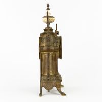 Horloge de cheminée en bronze avec des plaques en porcelaine… (photo 4)
