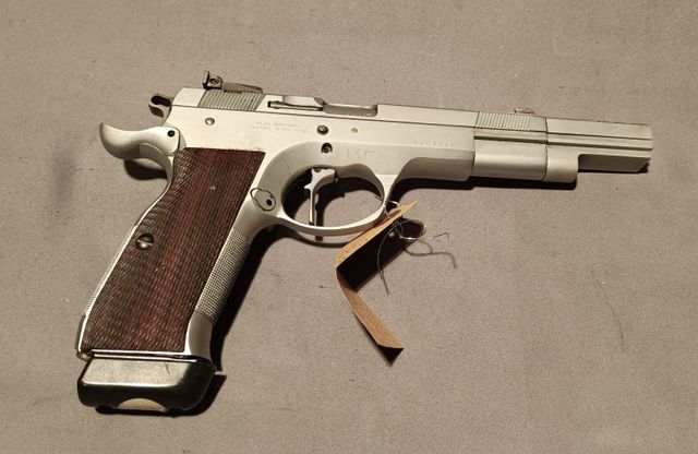 Catégorie B. Pistolet semi-automatique TANFOGLIO TSV. Calibre 9x1