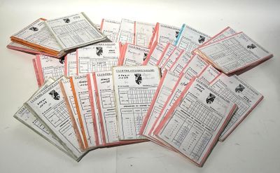 1 Bte à chaussures avec des carnets de circulation du Monde …