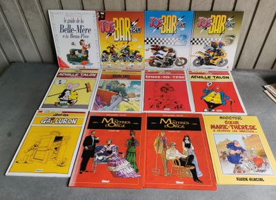 un grand nombre de livres posés sur une table