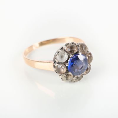 . Bague marguerite en or rose et argent sertie d'une pierre … - Photo 1