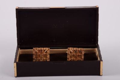 Paire de boutons de manchettes en métal doré - Photo 1