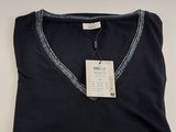 T-shirt noir à col en V avec bordure bleue