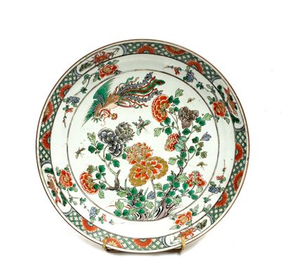 CHINE Grand plat en porcelaine polychrome de la famille vert…
