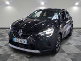 vue de face d'une voiture noire garée dans un garage