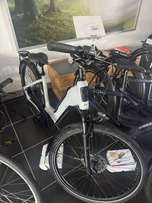 de nombreux vélos garés dans une pièce
