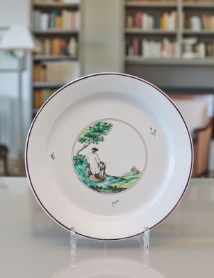 une assiette sur laquelle est représenté un ours