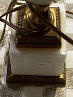 Lampe en laiton et marbre blanc de forme balustre reposant s… (photo 6)