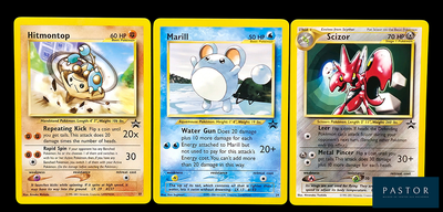 trois cartes Pokémon présentant des motifs différents sur un fond noir