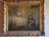 peinture sur le mur d'une pièce où est représentée une scène de bateaux sur l'eau