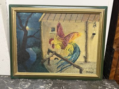 tableau représentant un coq perché sur une branche d'arbre devant un bâtiment