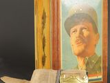 une vieille photo d'un homme en uniforme militaire, coiffé d'un chapeau